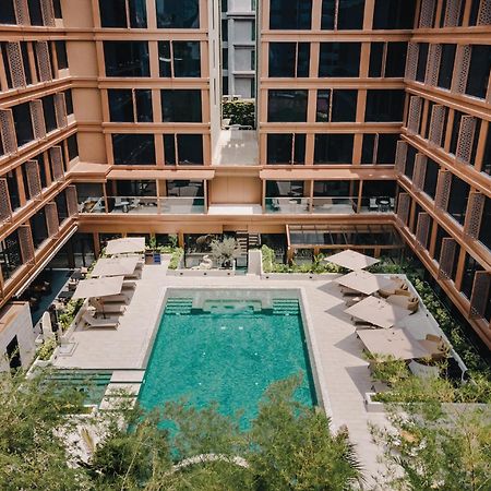 Nysa Hotel Bangkok Sukhumvit 11 Екстериор снимка The hotel's courtyard