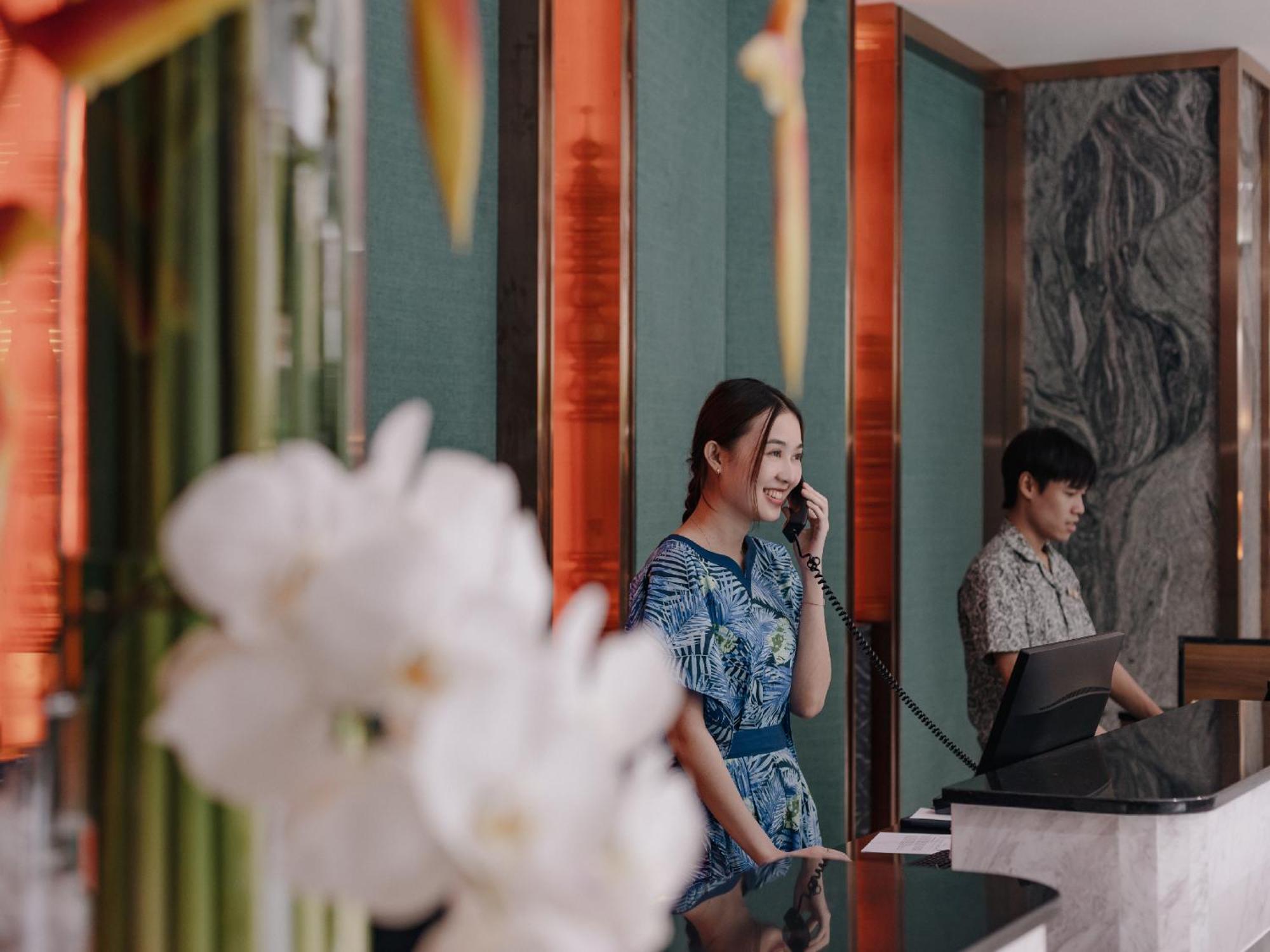 Nysa Hotel Bangkok Sukhumvit 11 Екстериор снимка Concierge at Mandarin Oriental, Bangkok