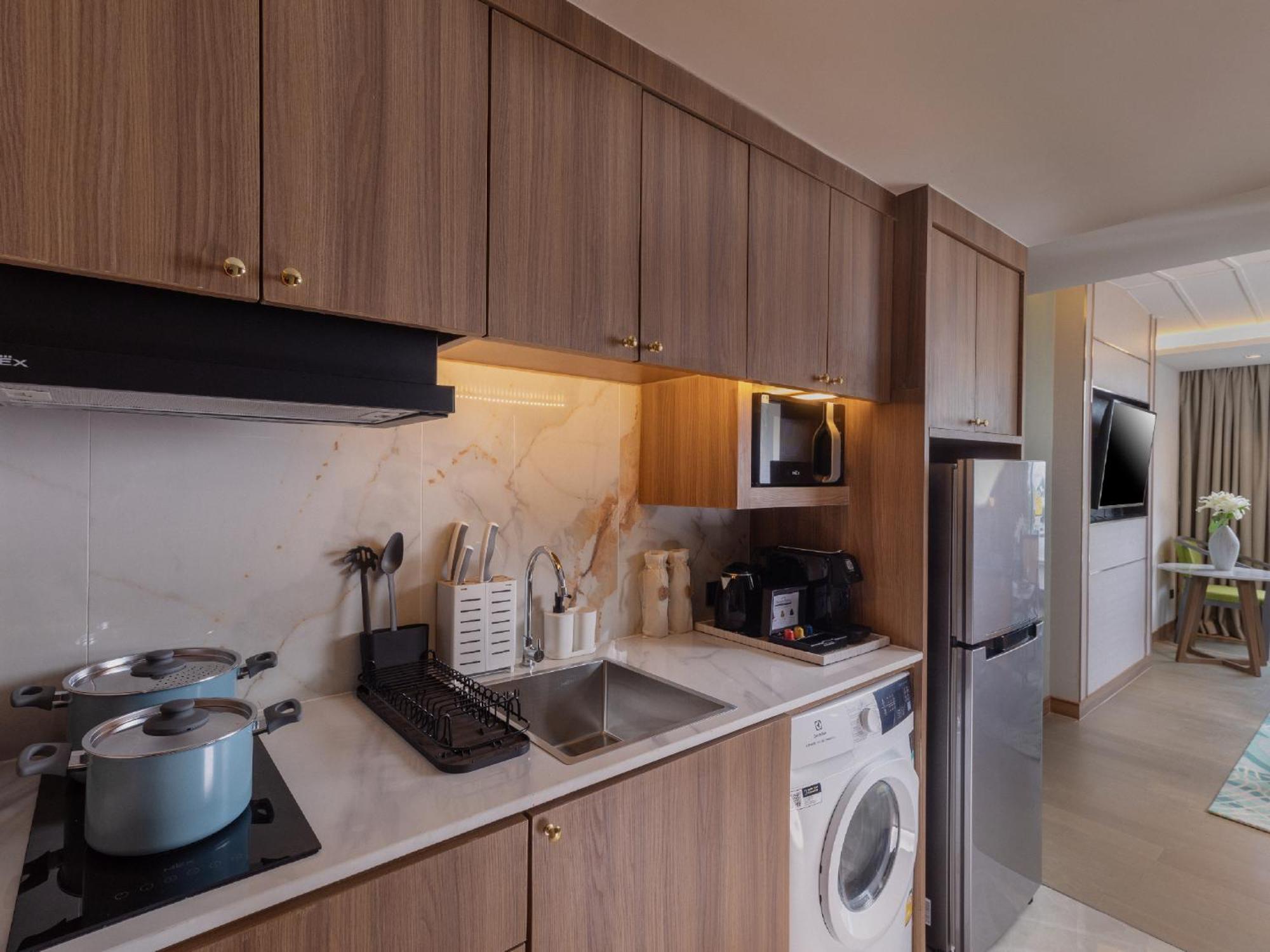 Nysa Hotel Bangkok Sukhumvit 11 Екстериор снимка A kitchen in a serviced apartment