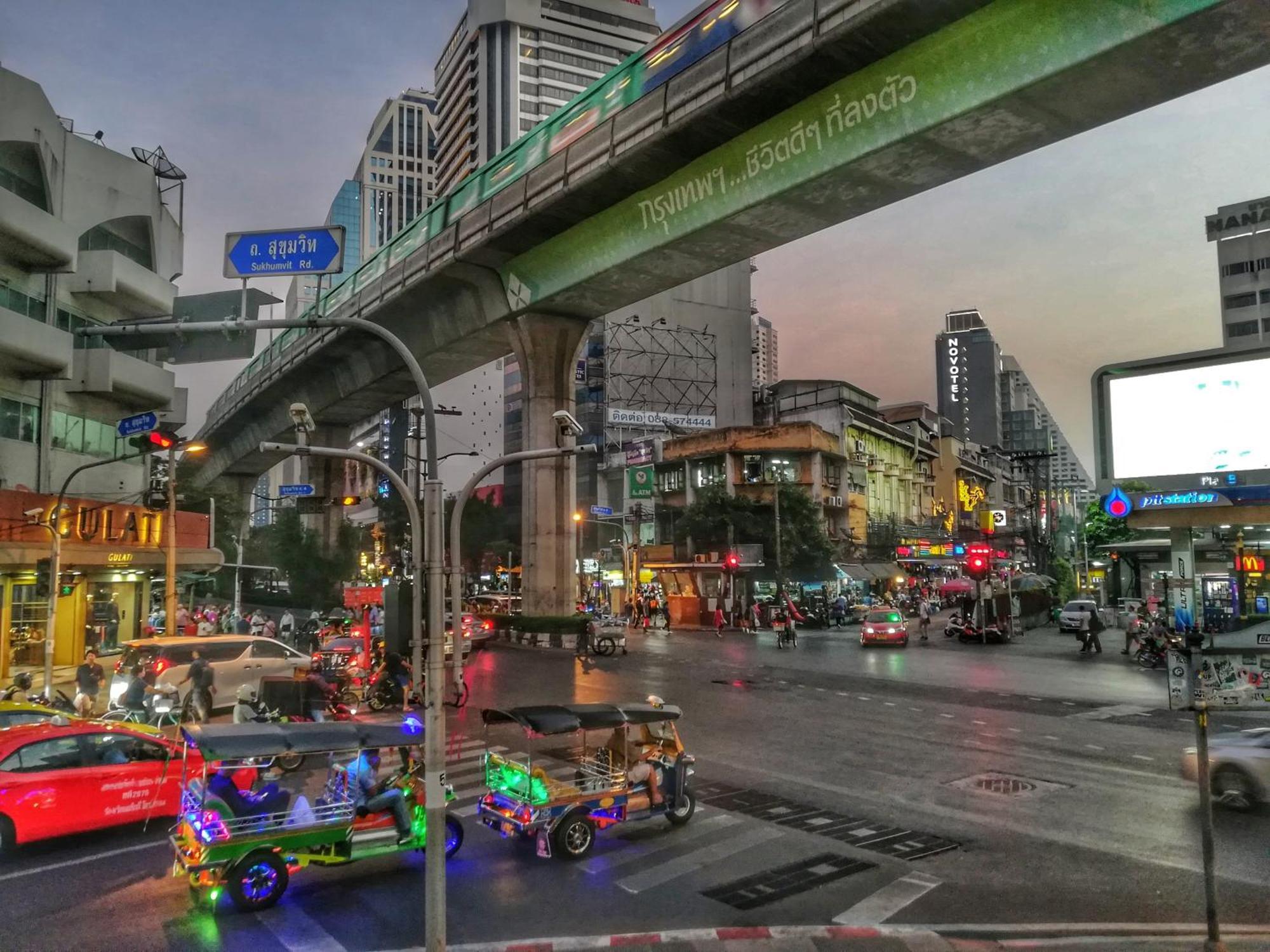 Nysa Hotel Bangkok Sukhumvit 11 Екстериор снимка The station in 2019